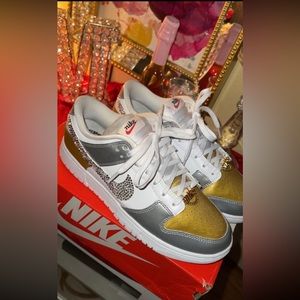 Customized Nike Dunk Low SE “Silver Gold Metallic”🤍✨